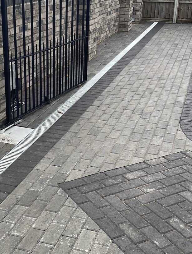 Driveway edging kerbs and pavers project completed by White & Sons in Dorset & Hampshire (10)