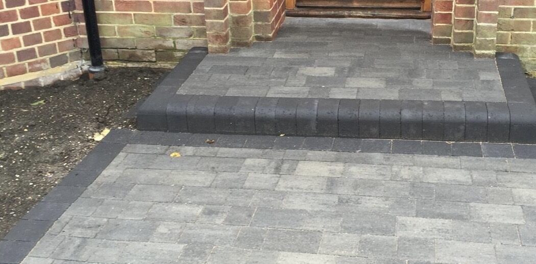 Driveway edging kerbs and pavers project completed by White & Sons in Dorset & Hampshire (2)